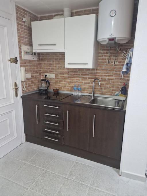 Studio Flat 150M Away From Beach ตอร์เรเวียคา ภายนอก รูปภาพ